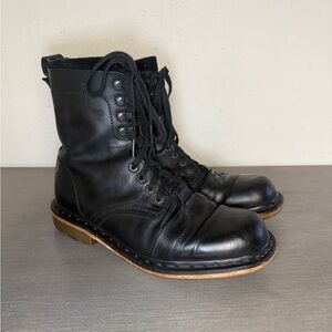 Dr. Martens Pier black leather boots cap toe speed hooks shoes mens US size 8M